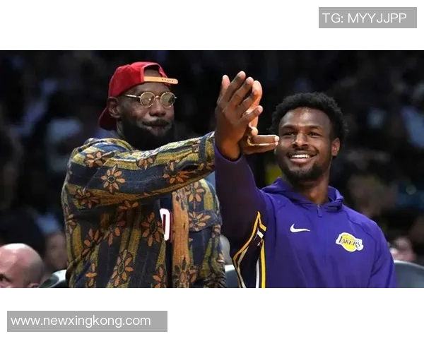 职业赌徒琼斯自称詹姆斯好友在维加斯赌场游走以求信任与机会